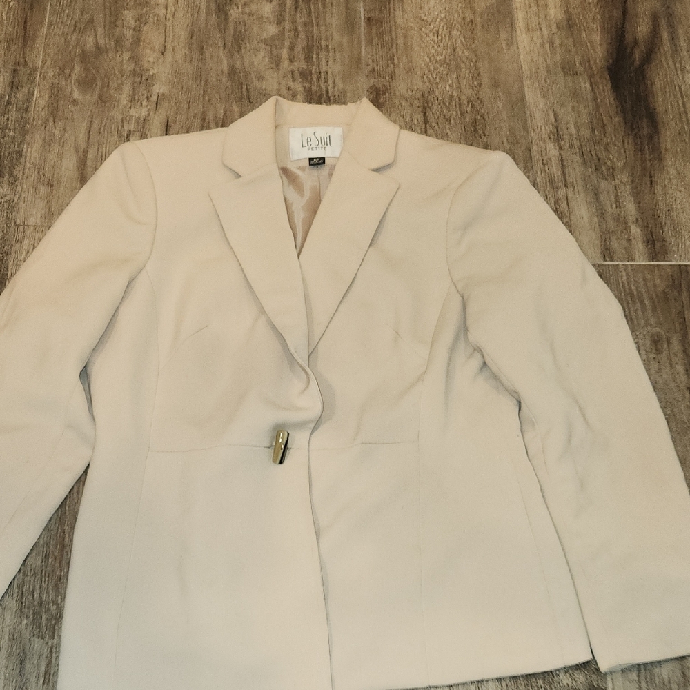 Le Suit Women's Elegant Beige Blazer
